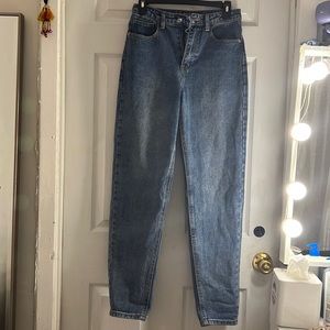 Mom Jeans ( Pretty Little Thing )
